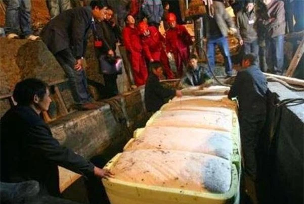 Vén màn bí ẩn ngôi mộ giết người lớn nhất Trung Quốc, 80 thi thể chồng chất bên trong: Các chuyên gia chết lặng! - Ảnh 5.