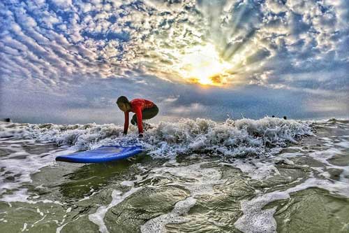 5 vùng biển đẹp cho người thích lướt sóng ở Việt Nam