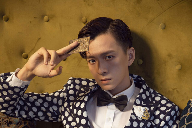 Ngô Kiến Huy hóa quý ông lịch lãm, con gái Trương Ngọc Ánh khoe chân dài cực phẩm