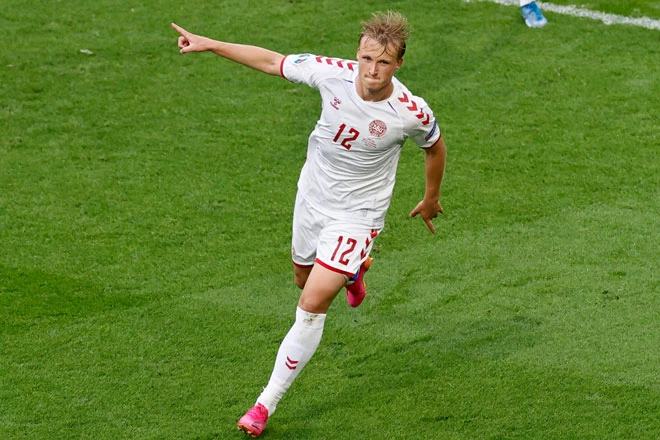 Tiền đạo: Kasper Dolberg (Đan Mạch).