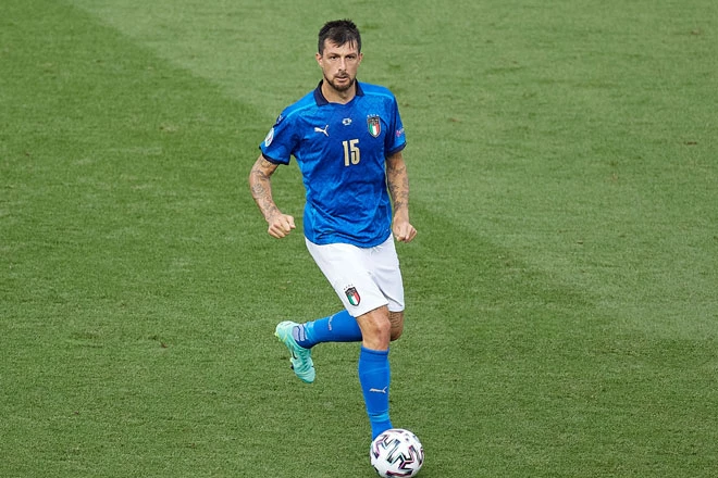 Trung vệ: Francesco Acerbi (Italia).