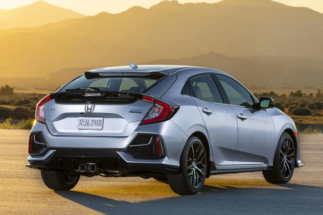 3. Honda Civic Hatchback 2021 (sức chứa khoang hành lý: 728 lít).