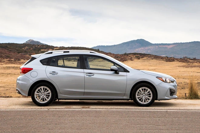 6. Subaru Impreza Hatchback 2021 (sức chứa khoang hành lý: 589 lít).