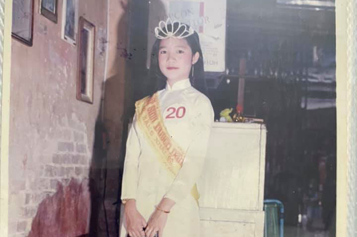 Sao Việt khoe ảnh 'Ngày xưa ơi': Người là nữ sinh thanh lịch, nhan sắc không phải dạng vừa, người bốc lửa quyến rũ, ‘xì tai’ hết nấc