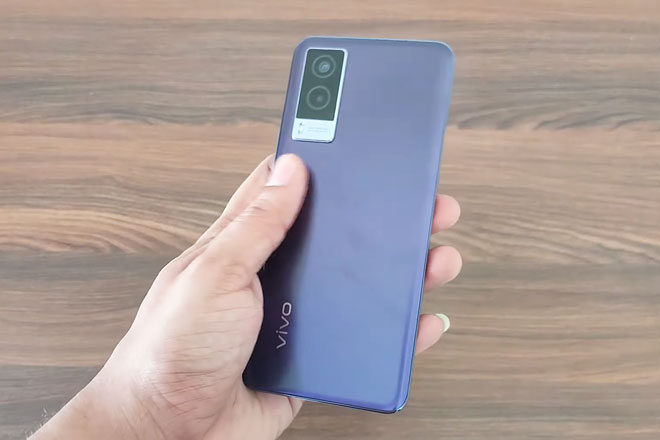 Trên tay Vivo V21e 5G: RAM 8 GB, sạc siêu tốc, giá 7,74 triệu đồng