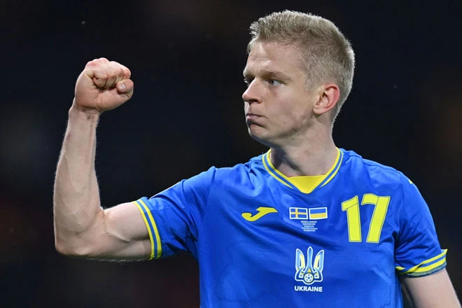 Tiền vệ trái: Oleksandr Zinchenko (Ukraine).