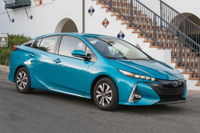 9. Toyota Prius Prime 2021 (sức chứa khoang hành lý: 561 lít).