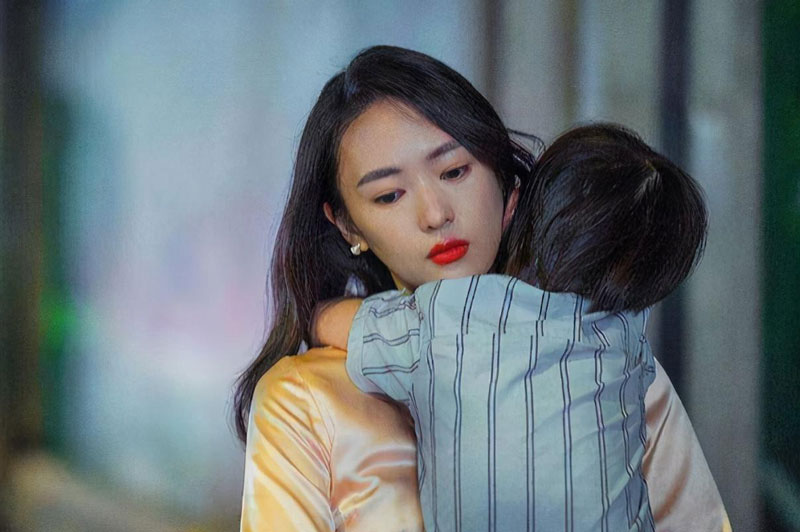 Chuẩn bị màn cầu hôn bạn gái hoành tráng, nào ngờ cô ấy xuất hiện với 2 vị khách đặc biệt khiến tôi ngớ người