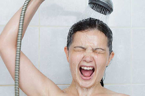 Sai lầm nghiêm trọng khiến da càng nứt nẻ, bong tróc