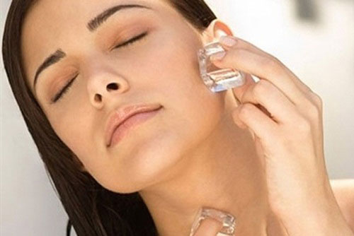 Da đẹp, mịn màng chỉ nhờ đá lạnh