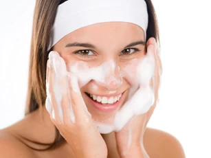 Thói quen khiến bạn còn trẻ nhưng da toàn nếp nhăn