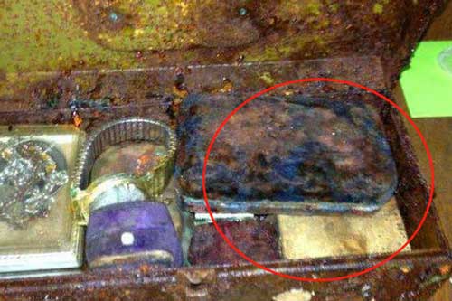 Tìm thấy 1 khoang chứa bí mật trong căn nhà cũ vừa mua, chàng trai nhảy cẫng lên khi thấy thứ này