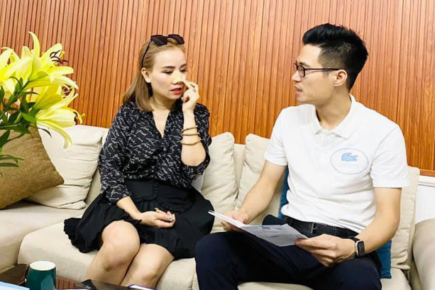 "Cô Xuyến" Hoàng Yến tung ảnh làm việc với luật sư, quyết xử lý để chồng thứ 4 bị xử phạt đến cùng sau cú đấm dã man