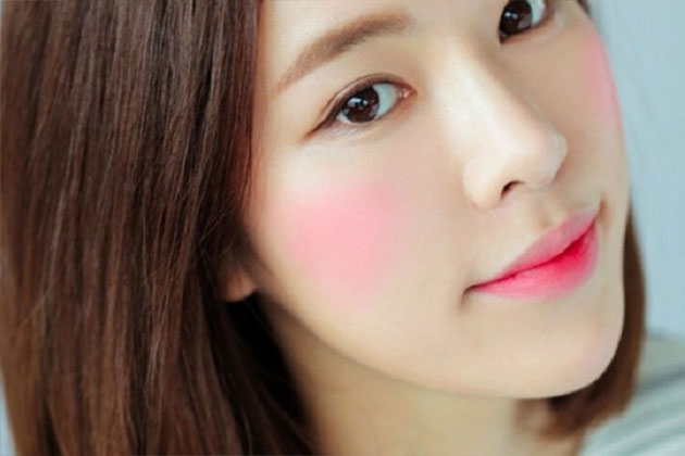 Bí quyết trang điểm trong ngày hè bạn cần nhớ