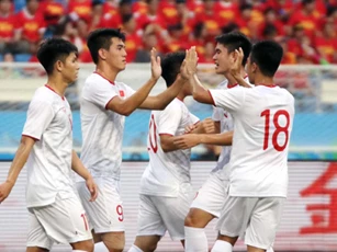 Tiến Linh: ‘ĐT Trung Quốc bất ổn, hậu vệ không thông minh lắm’