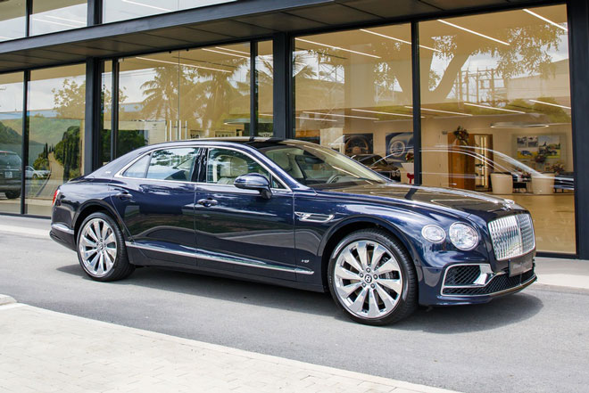 Chi tiết siêu xe Bentley Flying Spur V8 2021 vừa ra mắt ở Việt Nam, giá từ 18 tỷ đồng