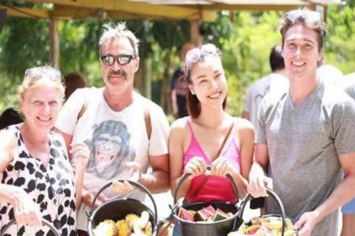 Á hậu Hoàng Oanh bất ngờ tiết lộ về thời điểm chính thức yêu chồng Tây