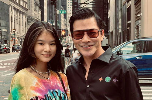 Trần Bảo Sơn đưa con gái cưng đi chơi New York, ái nữ 13 tuổi được khen một câu mà ông bố "tít cả mắt"