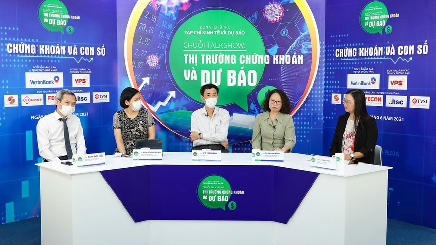 Thị trường chứng khoán nửa cuối năm: Cơ hội nhiều hơn thách thức