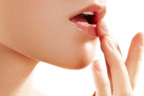 Sai lầm khi đánh son môi khiến bạn 'già chát'