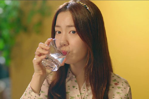 Mẹo giúp da không bị khô, bong tróc chị em nào cũng phải nhớ