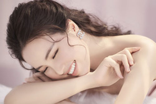 Á hậu Thụy Vân đón tuổi mới bằng bộ ảnh trong veo khoe vẻ đẹp “gây thương nhớ”