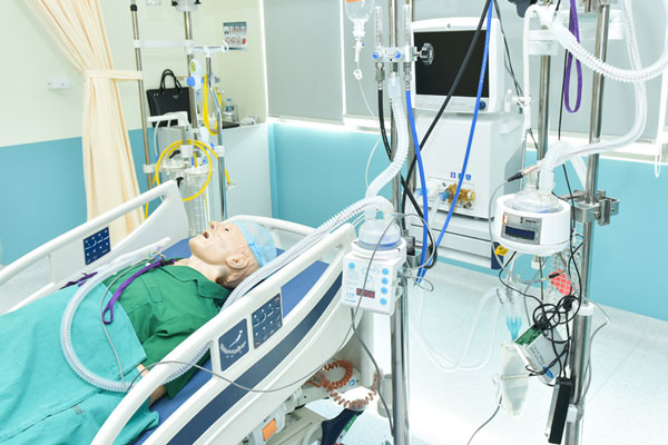 Việt Nam chế tạo thành công máy oxy dòng cao BKVM-HF1 phục vụ phòng, chống dịch Covid-19