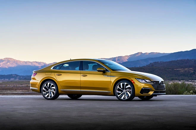 4. Volkswagen Arteon 2021 (giá khởi điểm: 36.995 USD).