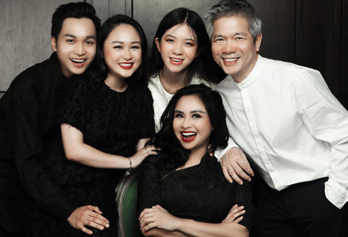 Chỉ qua 1 bức ảnh gia đình mới, diva Thanh Lam đã chứng minh mối quan hệ với con riêng của ông xã bác sĩ