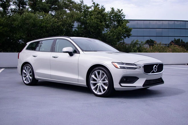 6. Volvo V60 2021 (giá khởi điểm: 40.950 USD).