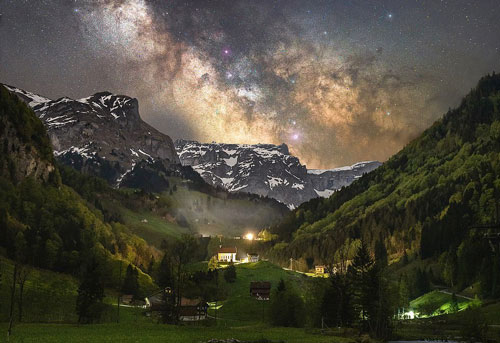 Ngắm bộ ảnh phong cảnh siêu thực dưới bầu trời đầy sao