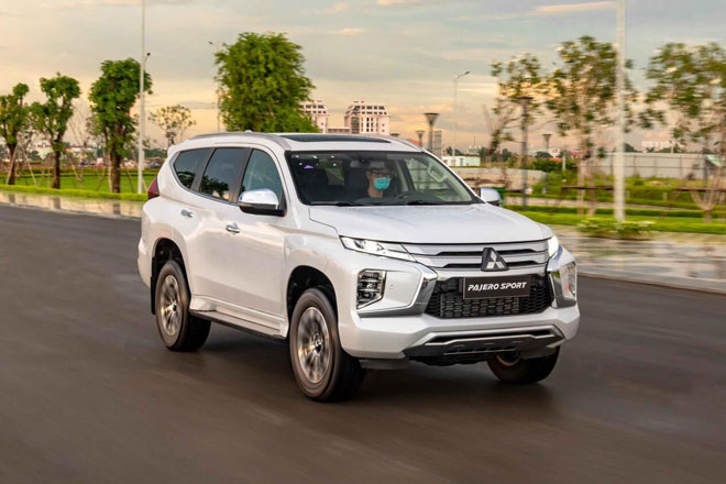 Mitsubishi Pajero Sport giảm giá sốc, quyết đấu với Toyota Fortuner, Hyundai Santa Fe