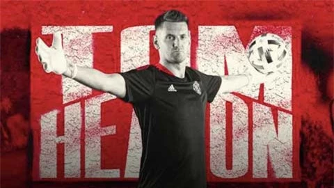 Man United ký hợp đồng 2 năm với thủ môn Tom Heaton