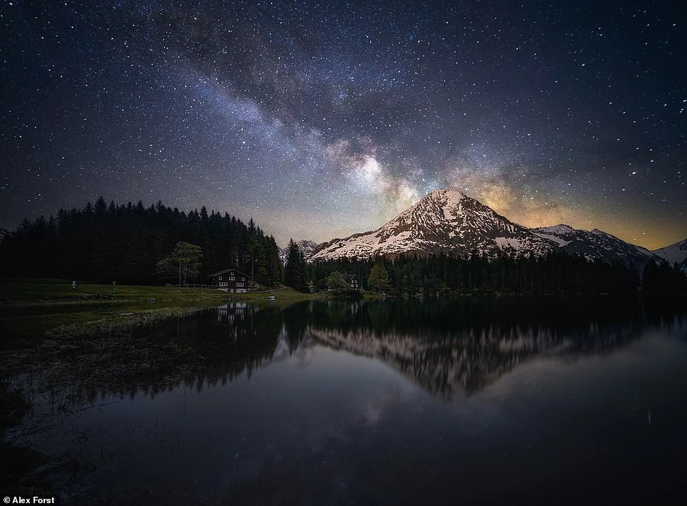 Bức ảnh hồ Arnisee ở Thụy Sĩ được Alex chụp trong trời đêm đầy sao. Hiện anh là một nhiếp ảnh gia nghiệp dư sống ở Walchwil, Thụy Sĩ. Vì thế, đa số bức ảnh của anh là các địa điểm đẹp được chụp tại Thụy Sĩ.