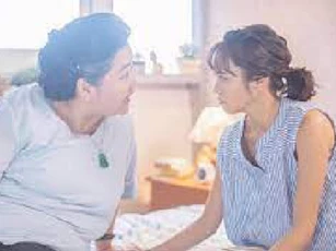 Đi công tác về, nhìn nhà cửa như "bãi rác" còn vợ vắt chân xem phim trong phòng, biết nguyên do tôi thậm chí còn phải xin lỗi cô ấy