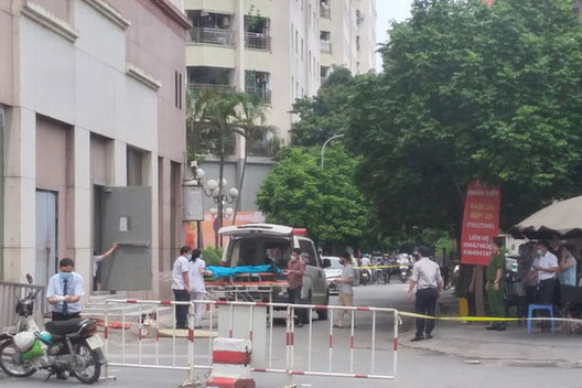 Hà Nội: Cháu bé 5 tuổi rơi từ tầng 11 chung cư xuống đất tử vong