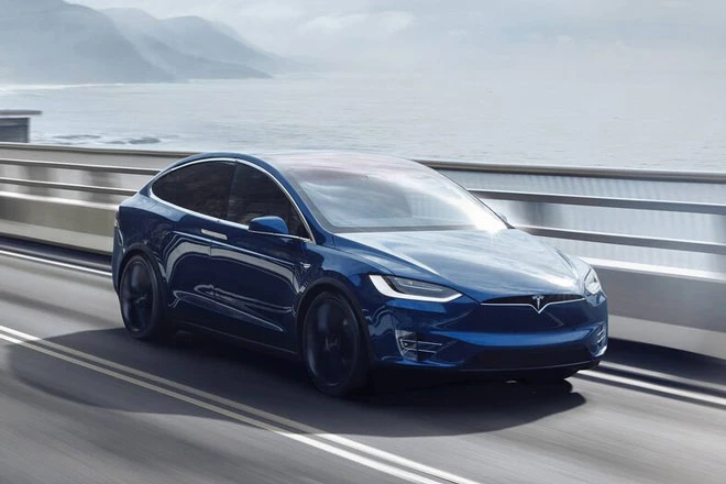 3. Tesla Model X Long Range Plus (phạm vi hoạt động/lần sạc: 597 km).