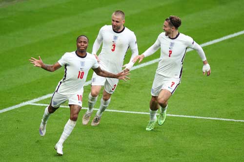 Raheem Sterling: Từ 'vật tế thần' trở thành 'Vua sư tử'