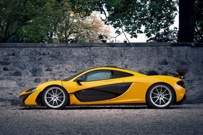 =3. McLaren P1 (vận tốc tối đa: 349 km/h).