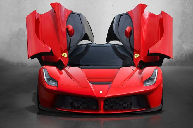 =3. Ferrari LaFerrari (vận tốc tối đa: 349 km/h).