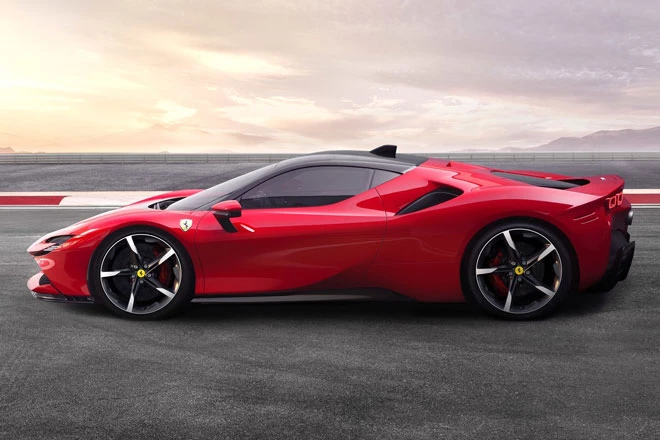 7. Ferrari SF90 Stradale (vận tốc tối đa: 340 km/h).