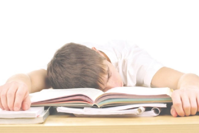 Thói quen sai lầm khiến sĩ tử mùa thi suy giảm trí nhớ