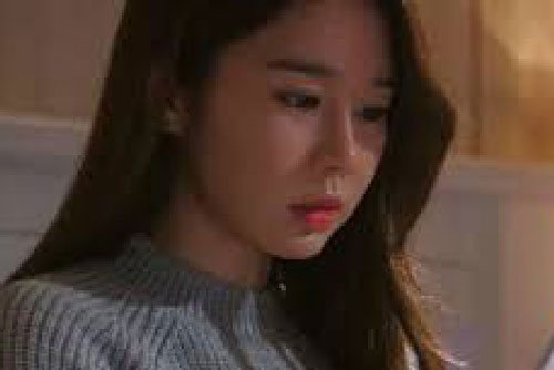 Tôi ly hôn 4 năm rồi mà bỗng dưng chị dâu cũ tìm đến tận nhà với cuốn sổ tiết kiệm 200 triệu và đề nghị tôi đến bệnh viện gấp