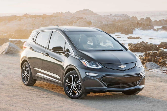 8. Chevrolet Bolt EV (phạm vi hoạt động/lần sạc: 417 km).