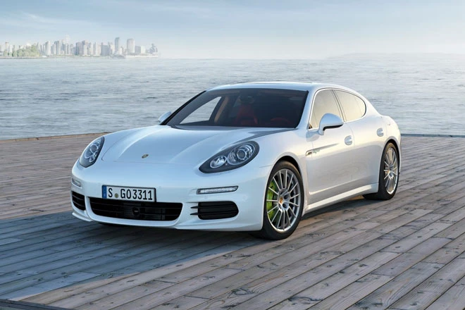 8. Porsche Panamera S E-Hybrid (vận tốc tối đa: 315 km/h).