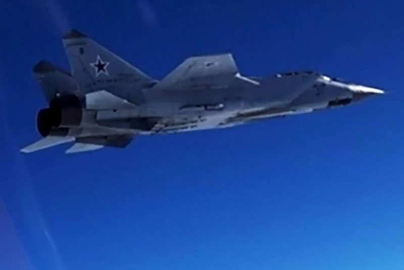 Máy bay chiến đấu Mỹ cố gắng gây nhiễu MiG-31 Nga trên Địa Trung Hải