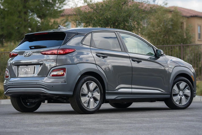 9. Hyundai Kona Electric (phạm vi hoạt động/lần sạc: 415 km).