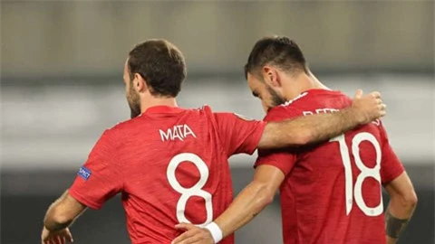 Bruno Fernandes nói điều bất ngờ khi MU gia hạn với Mata