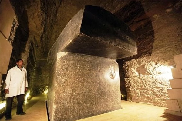 Mê cung trong kim tự tháp Ai Cập cổ đại chứa 24 hộp đá bí ẩn, nặng trăm tấn: Thách thức tất cả giả thuyết khoa học! - Ảnh 1.