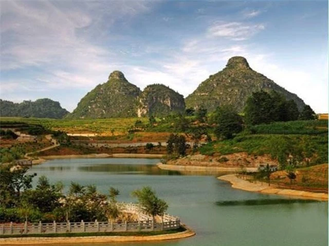 Truyền thuyết đau lòng về ngọn núi có hình bầu ngực kỳ lạ ở Trung Quốc 1